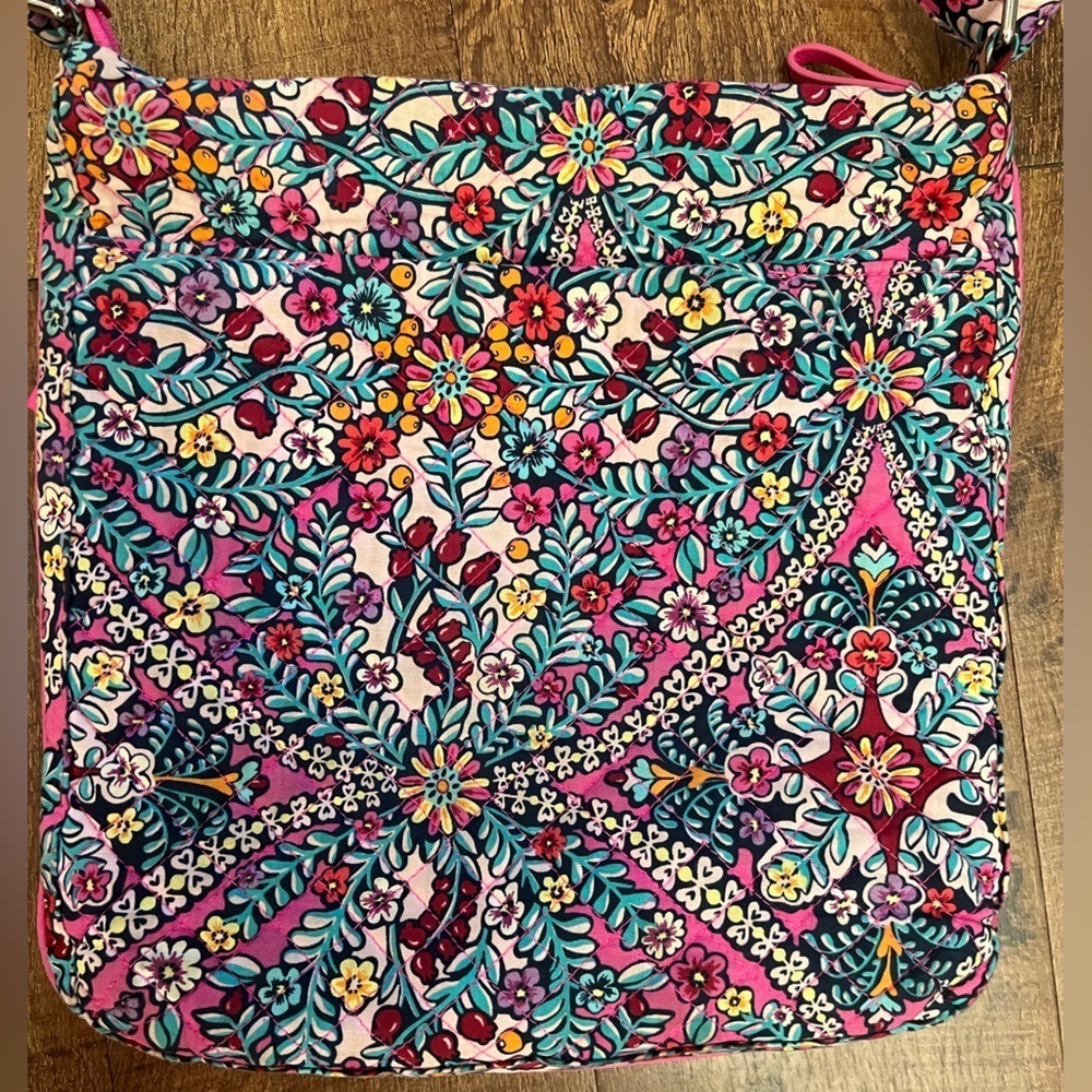 Vera Bradley women’s kaleidoscope crossbody purse bag zip closure pockets - Picture 4 of 9